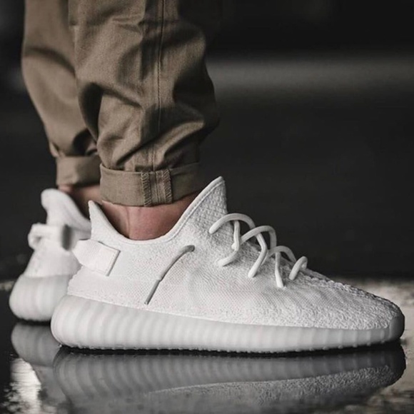 NEW Adidas Yeezy Boost 350 V2 Triple White - Picture 2 of 8